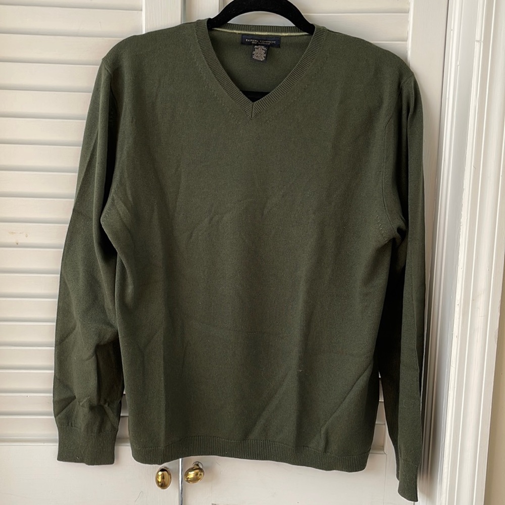 Banana Republic men’s v neck sweater in silk cashmere blend